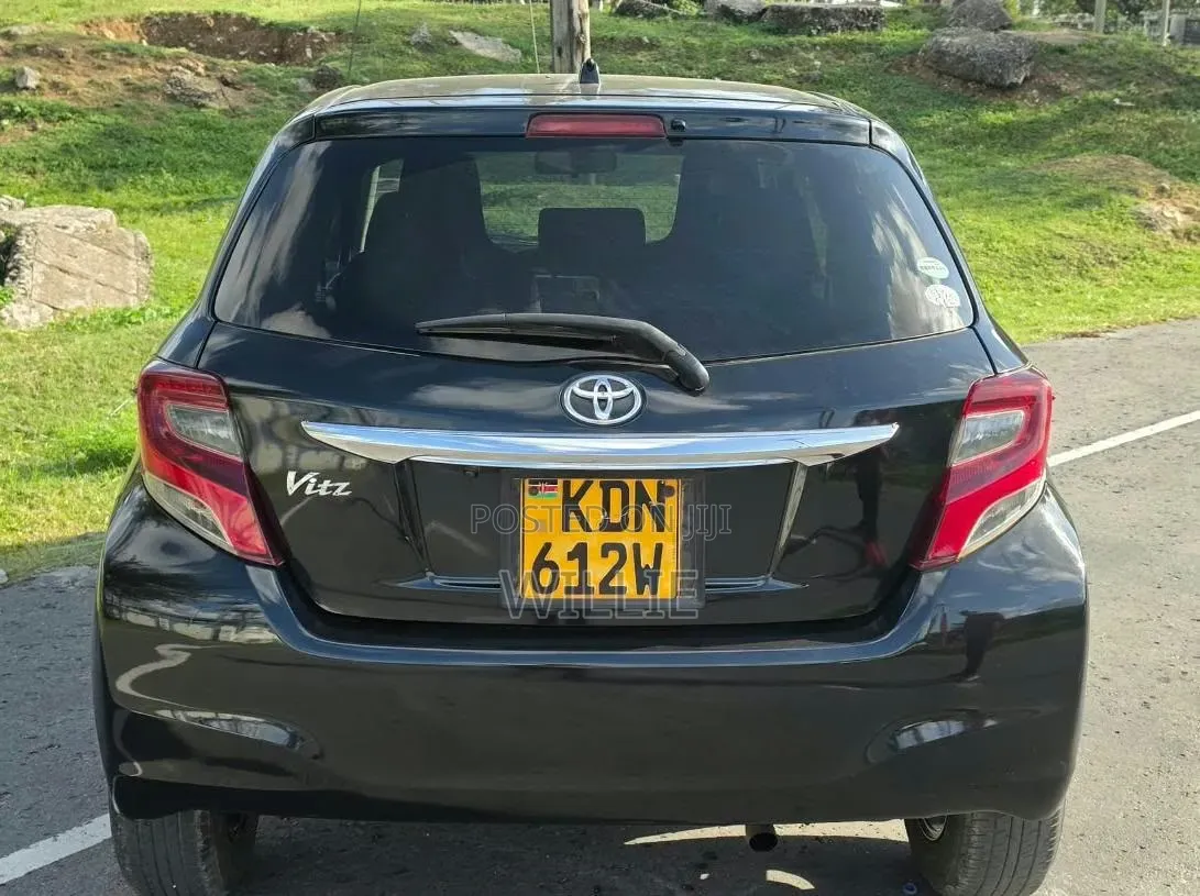 Toyota Vitz 2016 Black