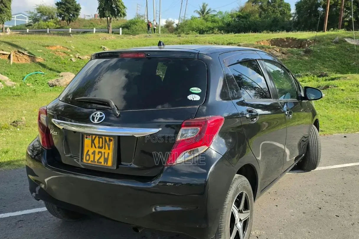 Toyota Vitz 2016 Black
