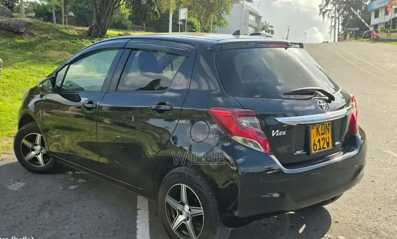 Toyota Vitz 2016 Black