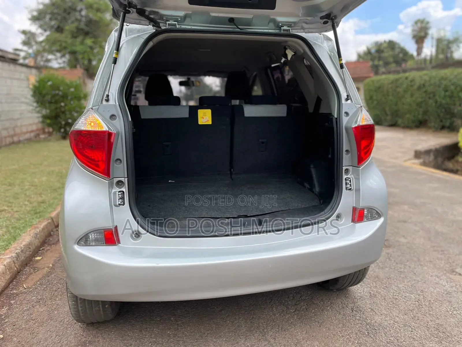 Toyota Ractis 2012 Silver