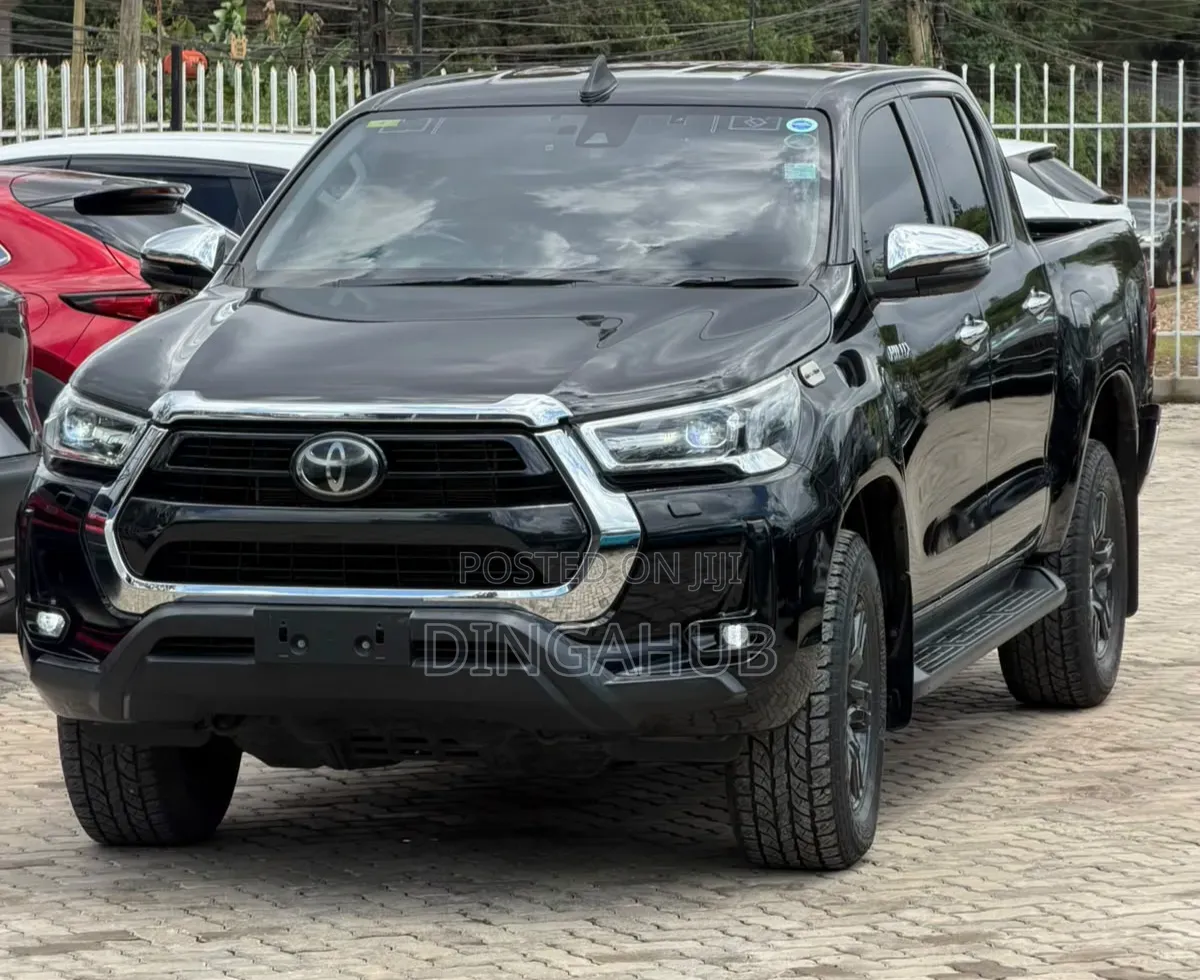 Toyota Hilux 2021 Black