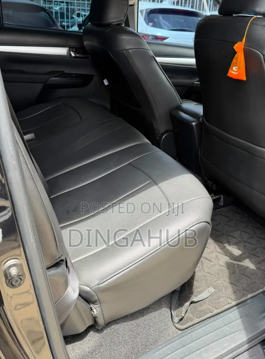 Toyota Hilux 2021 Black