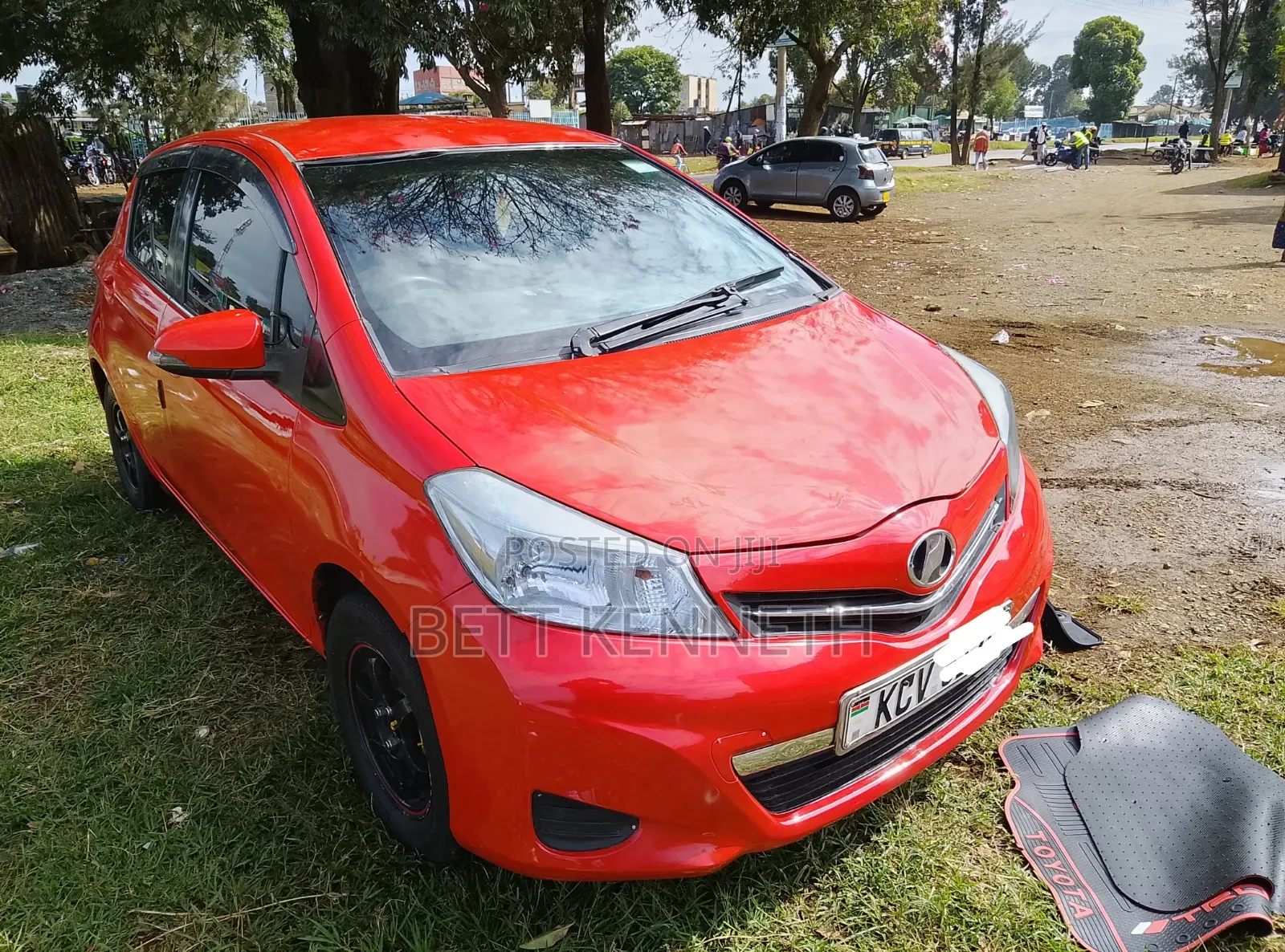Toyota Vitz 1.3 AWD 5dr 2012 Red