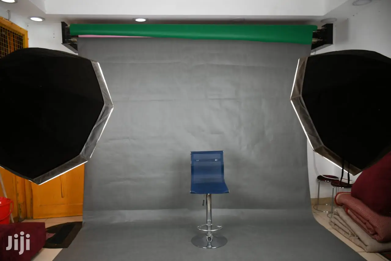 Automatic Studio Background