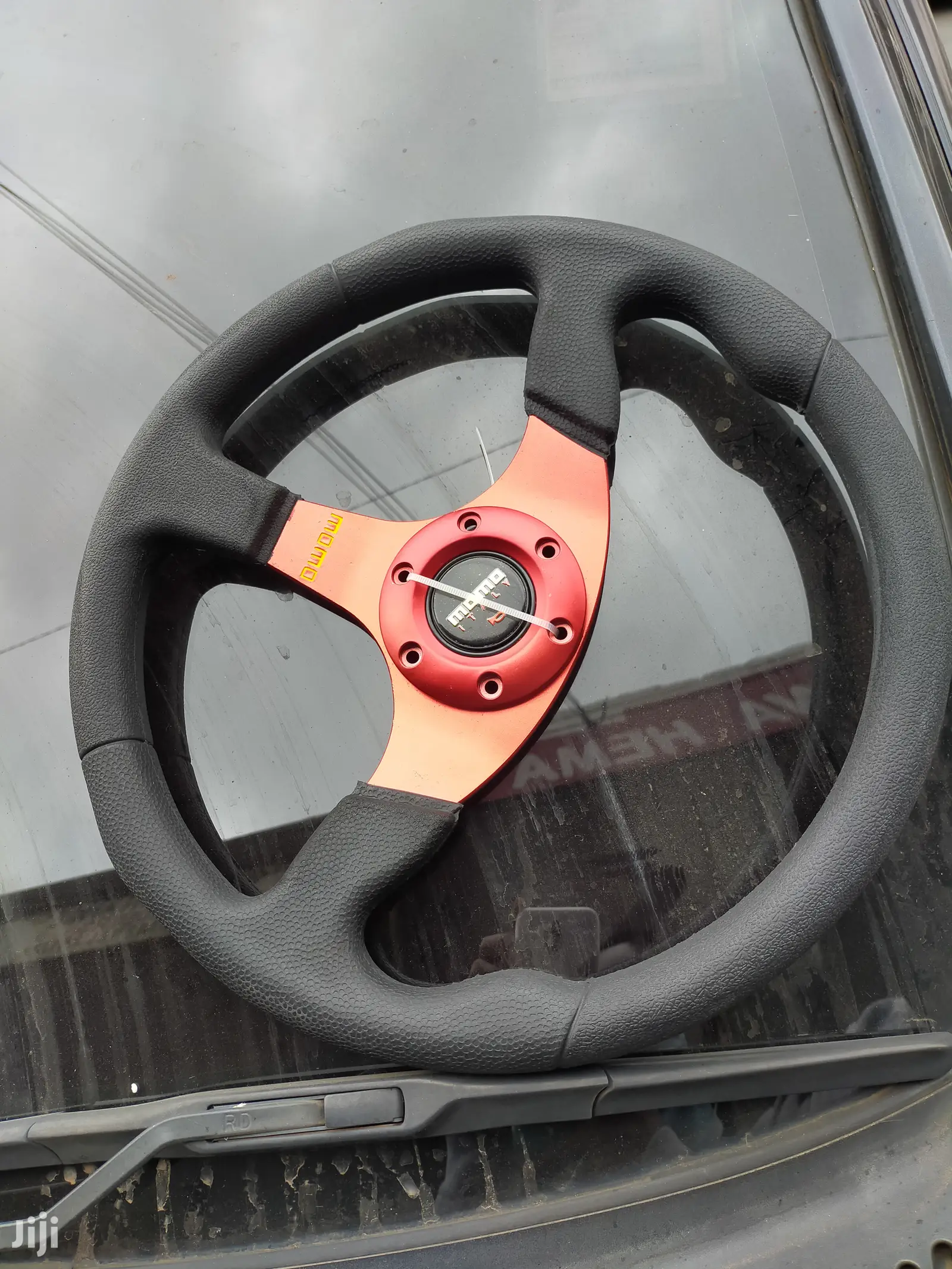Steering Momo Red and Black